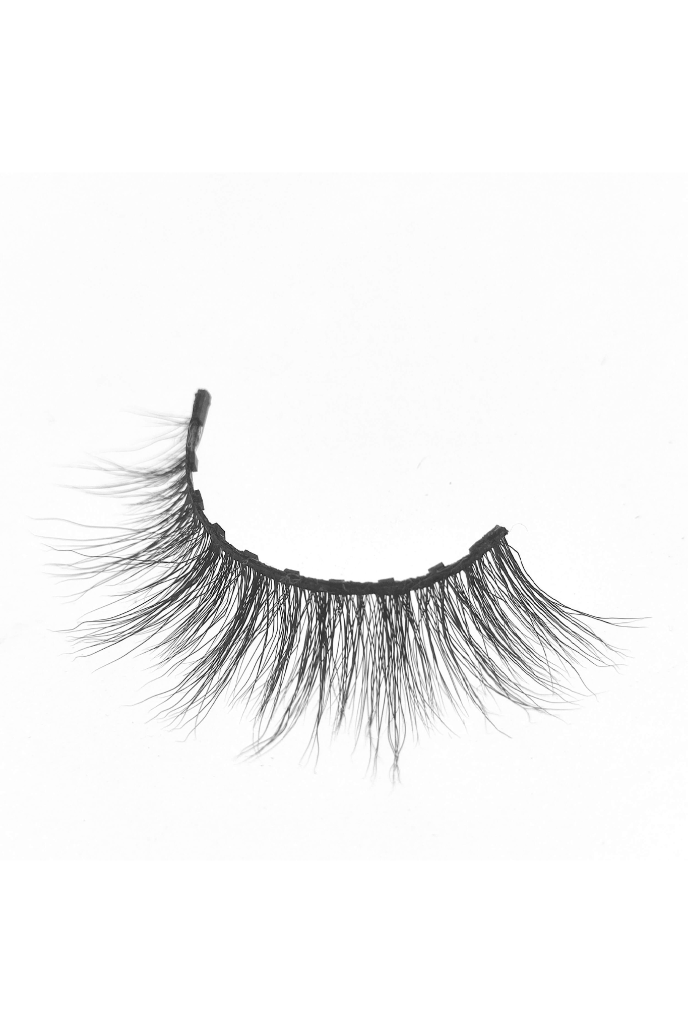 Freedom Rave Wear Neo Magnetic Lashes with a bold, dramatic look. Easy-to-apply and reusable for perfect rave nights.