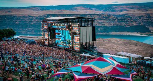 Music Venues: Outdoors vs Indoor Rave Blog